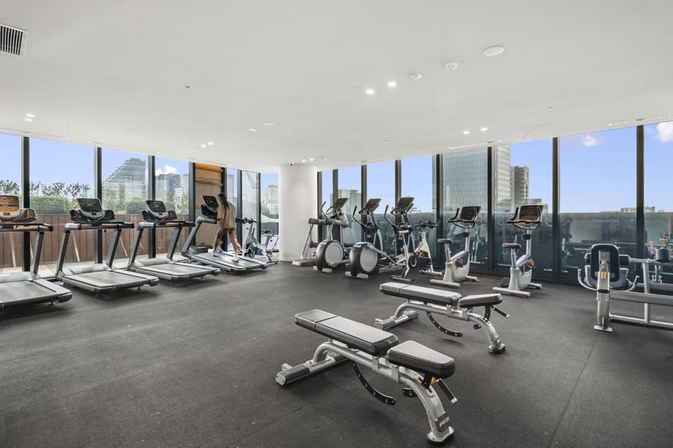 High-Rise 3-Bed Apartment with Premium Amenities Apartment in Melbourne
