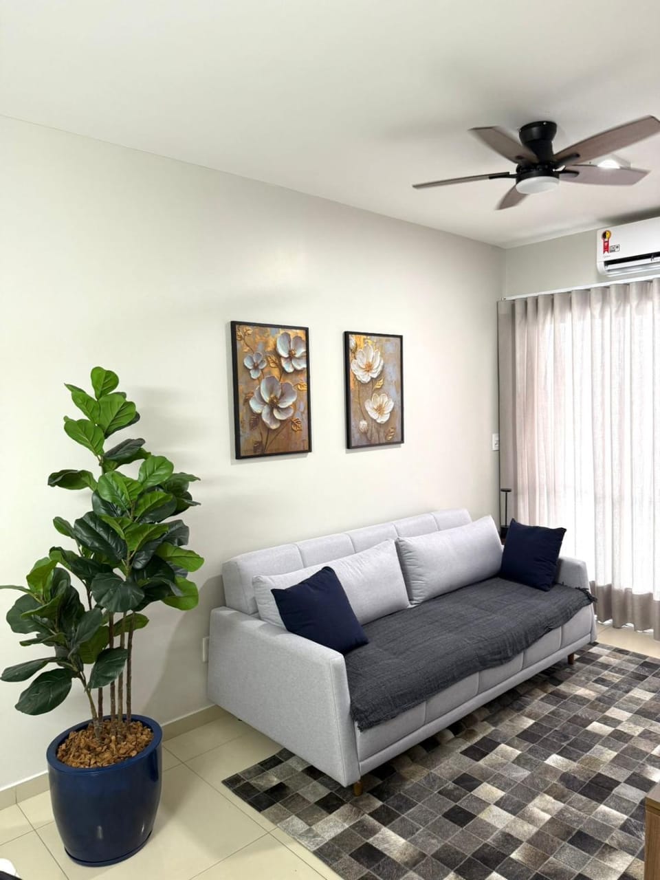 Communal lounge/ TV room, Living room