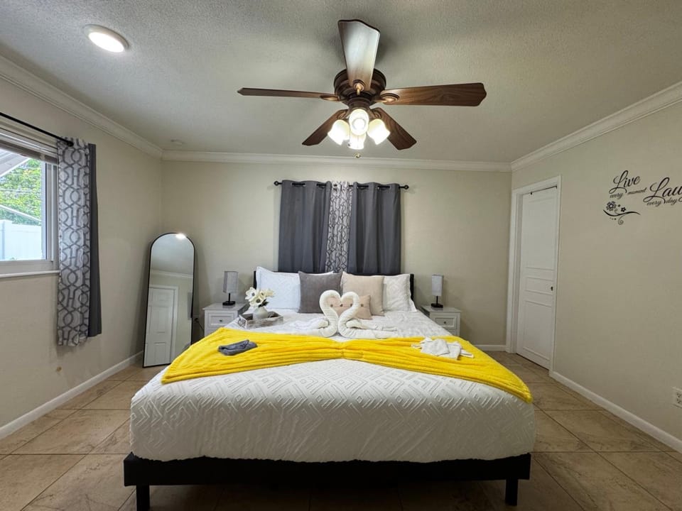Bed, Photo of the whole room, Bedroom, flat iron, towels