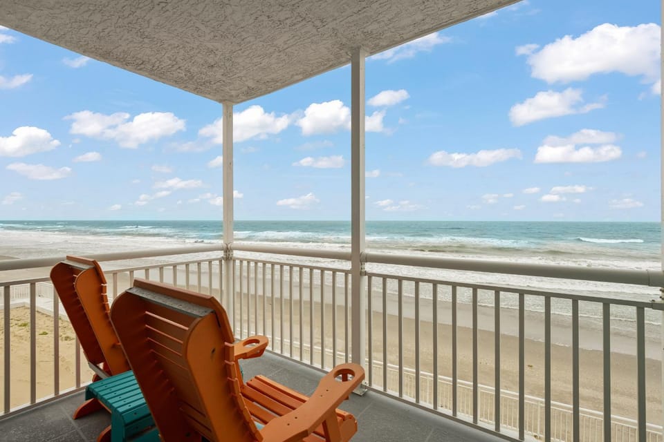 Oceanfront Oasis - 2BR2BA direct oceanfront! Apartment in South Patrick Shores