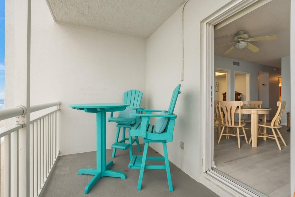 Oceanfront Oasis - 2BR2BA direct oceanfront! Apartment in South Patrick Shores