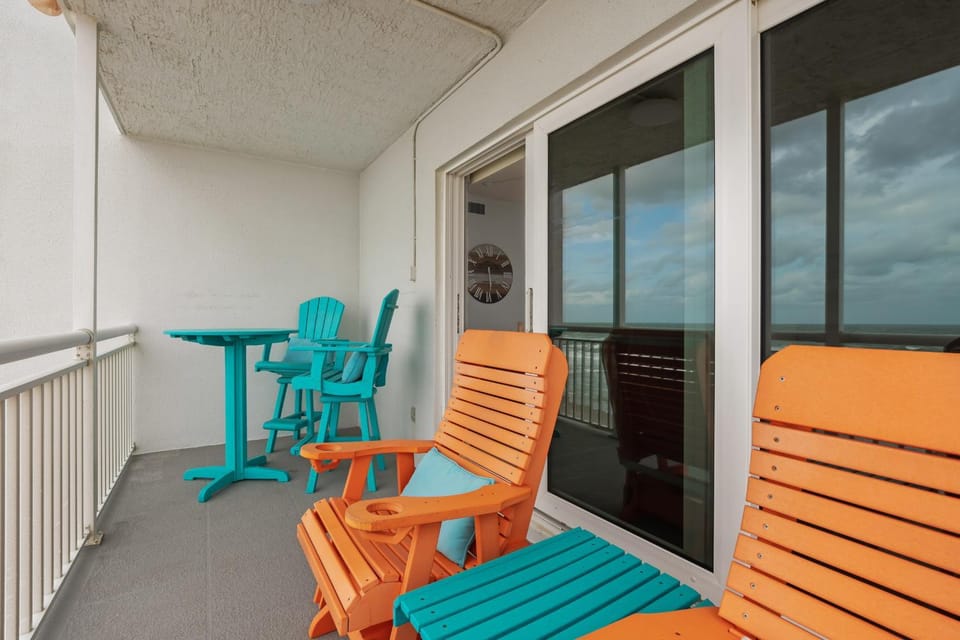 Oceanfront Oasis - 2BR2BA direct oceanfront! Apartment in South Patrick Shores