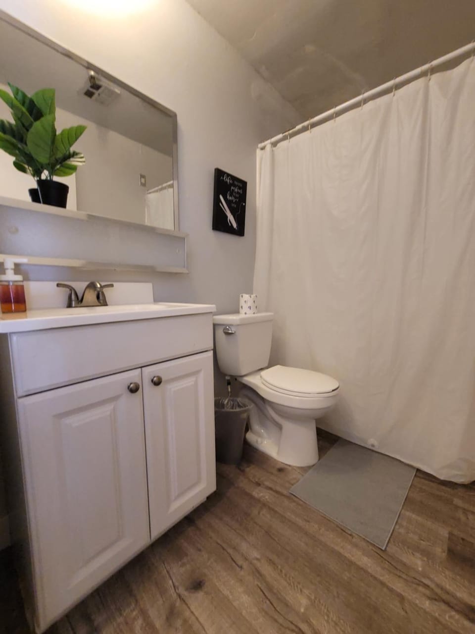 Beverly Hills Suite Apartment in Beverly Hills