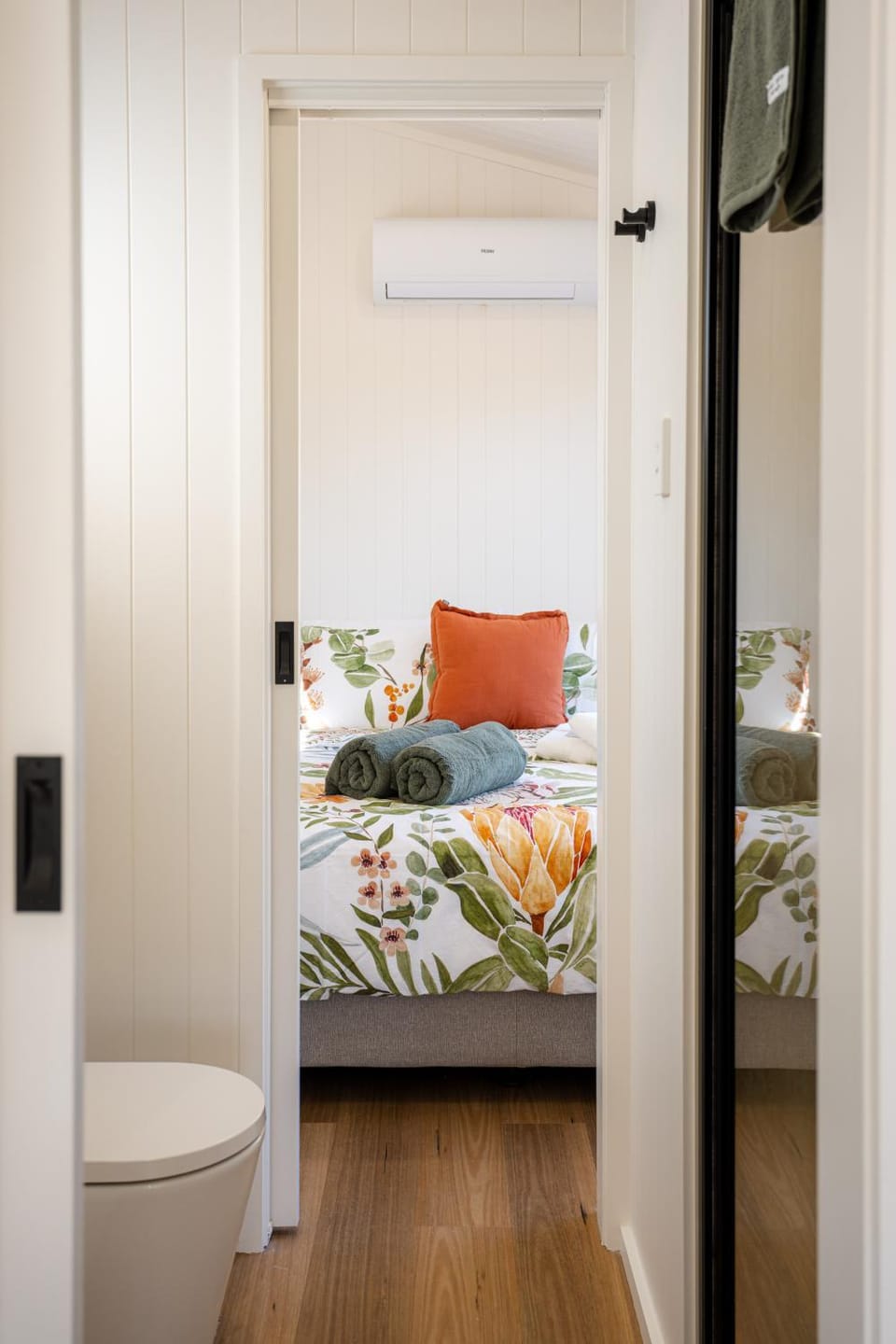 Bedroom, air conditioner