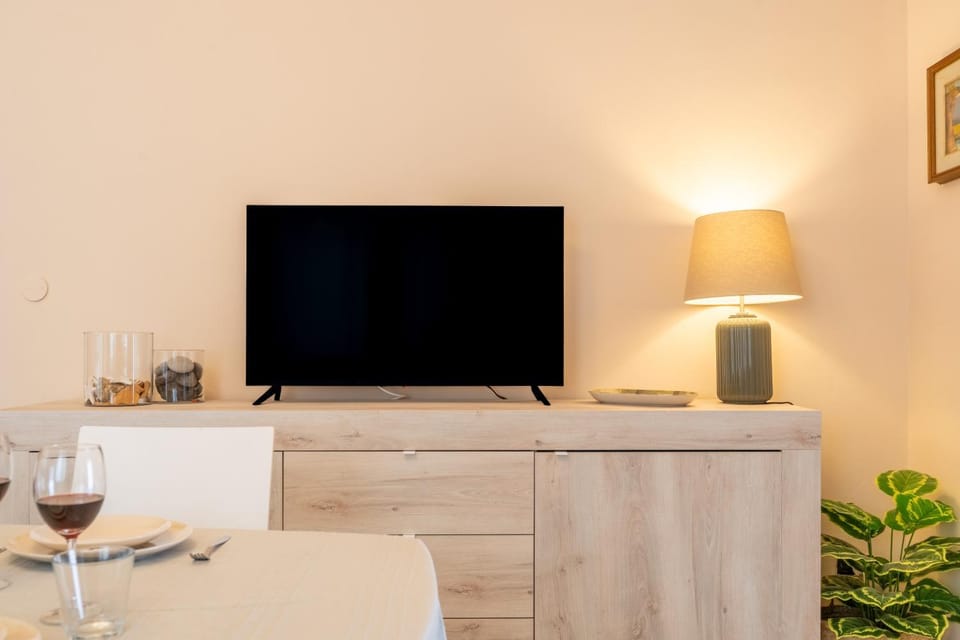 TV and multimedia, Dining area