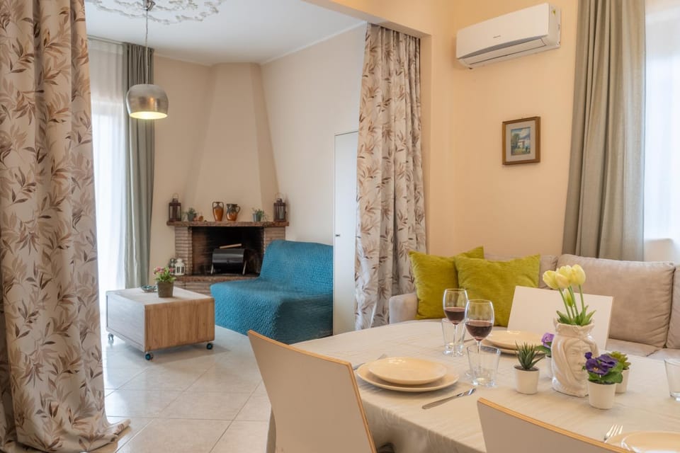 Living room, Dining area, air conditioner