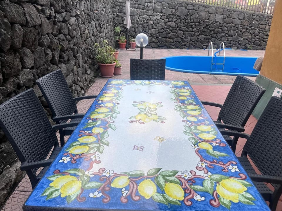 Dining area, Pool view