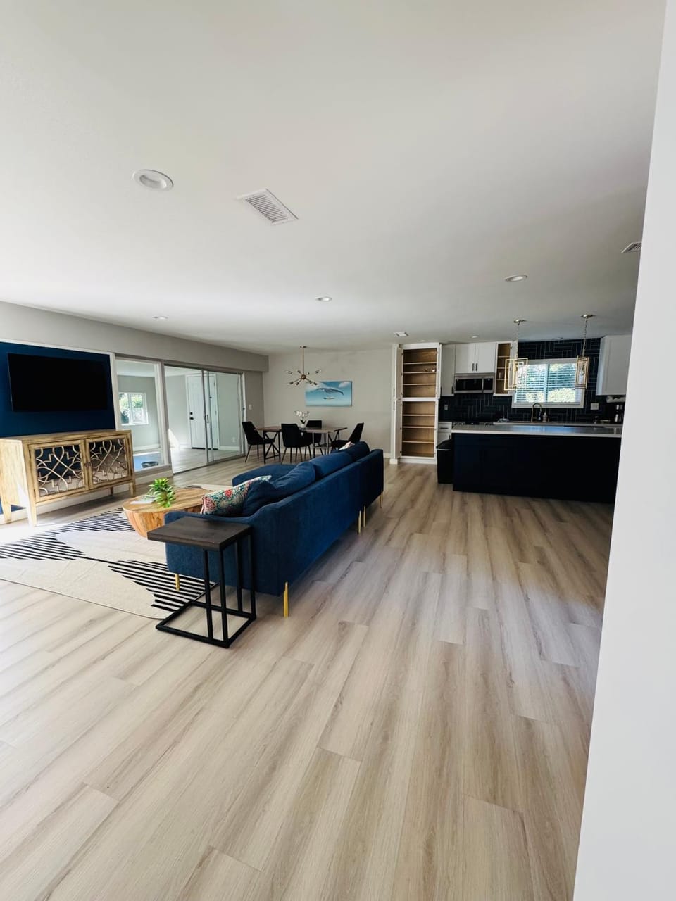 The Topanga Village Retreat -Heart of the Valley Villa in Canoga Park