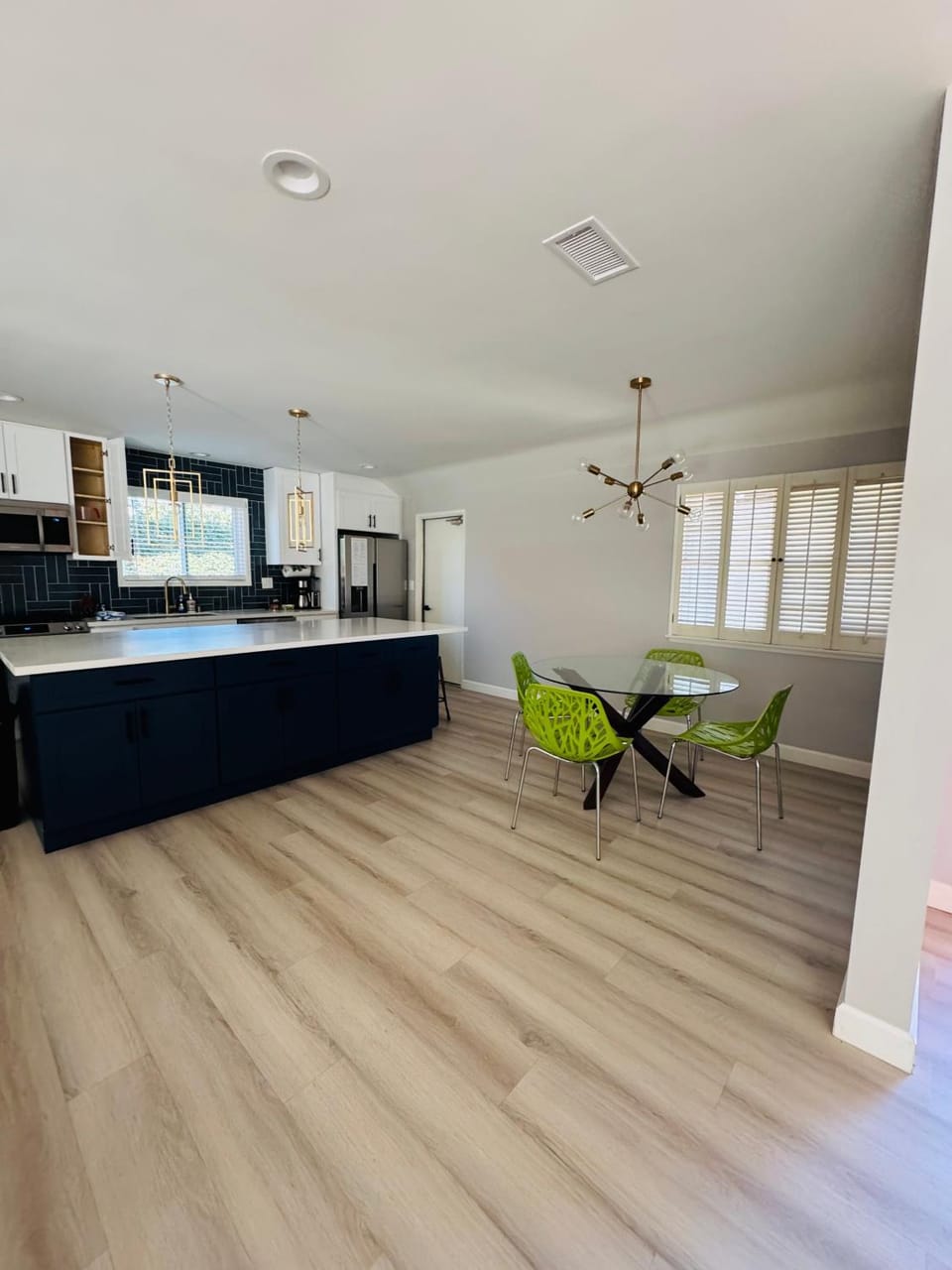 The Topanga Village Retreat -Heart of the Valley Villa in Canoga Park