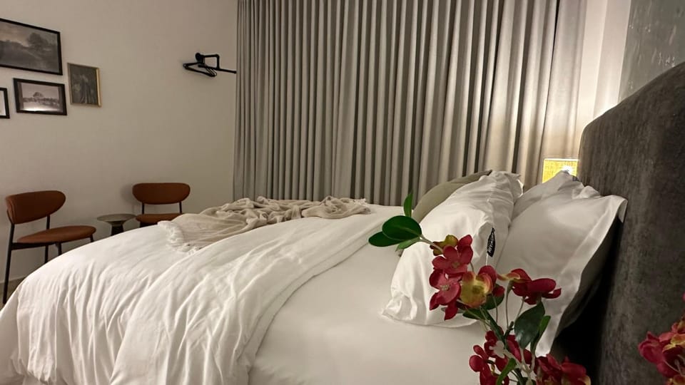 Bed, Photo of the whole room, Bedroom, internet, air conditioner