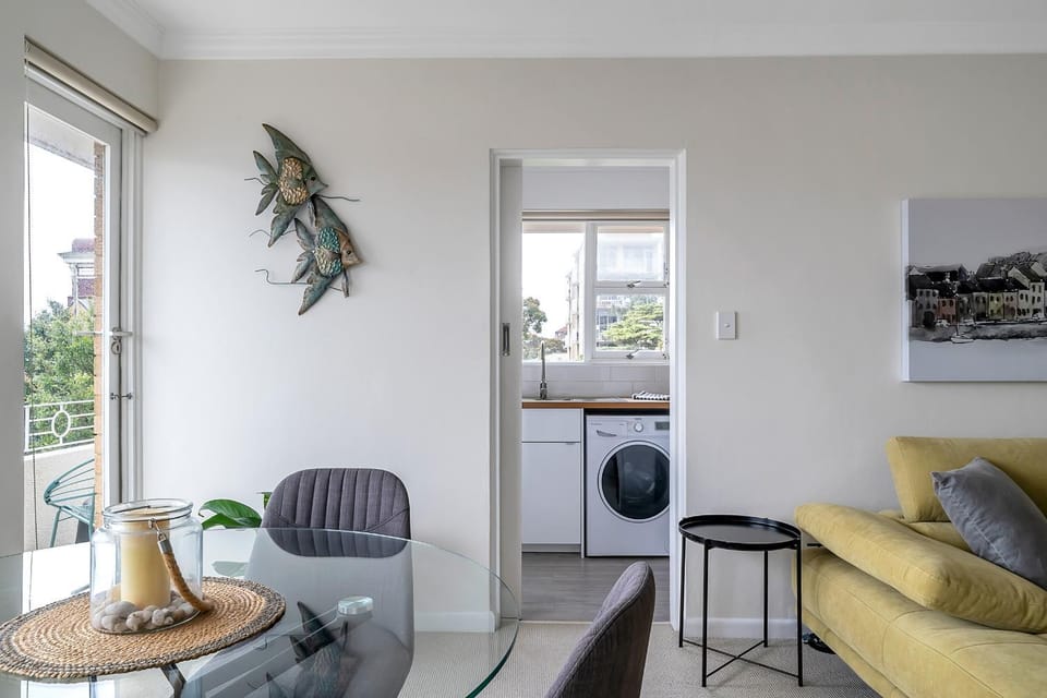 Seating area, Dining area, laundry
