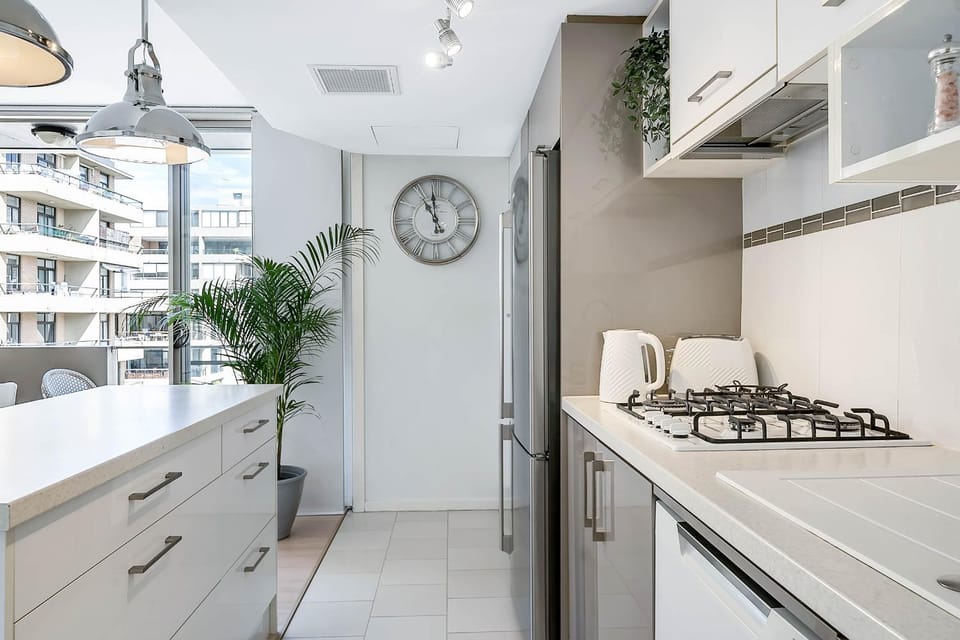 microwave, oven, stove, kitchen