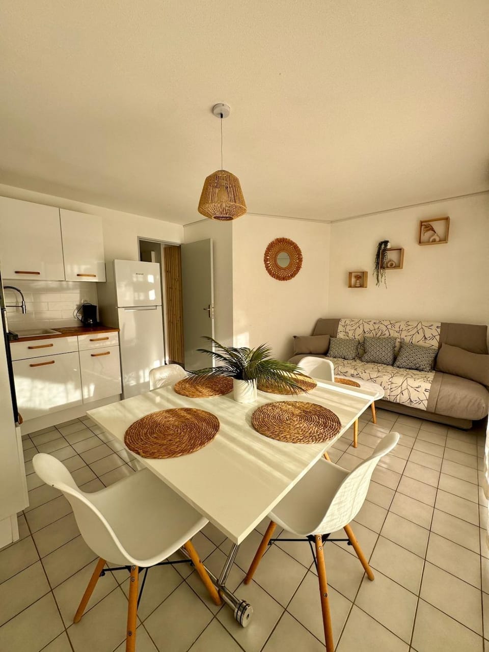 Kitchen or kitchenette, Living room, Seating area, Dining area, oven, stove