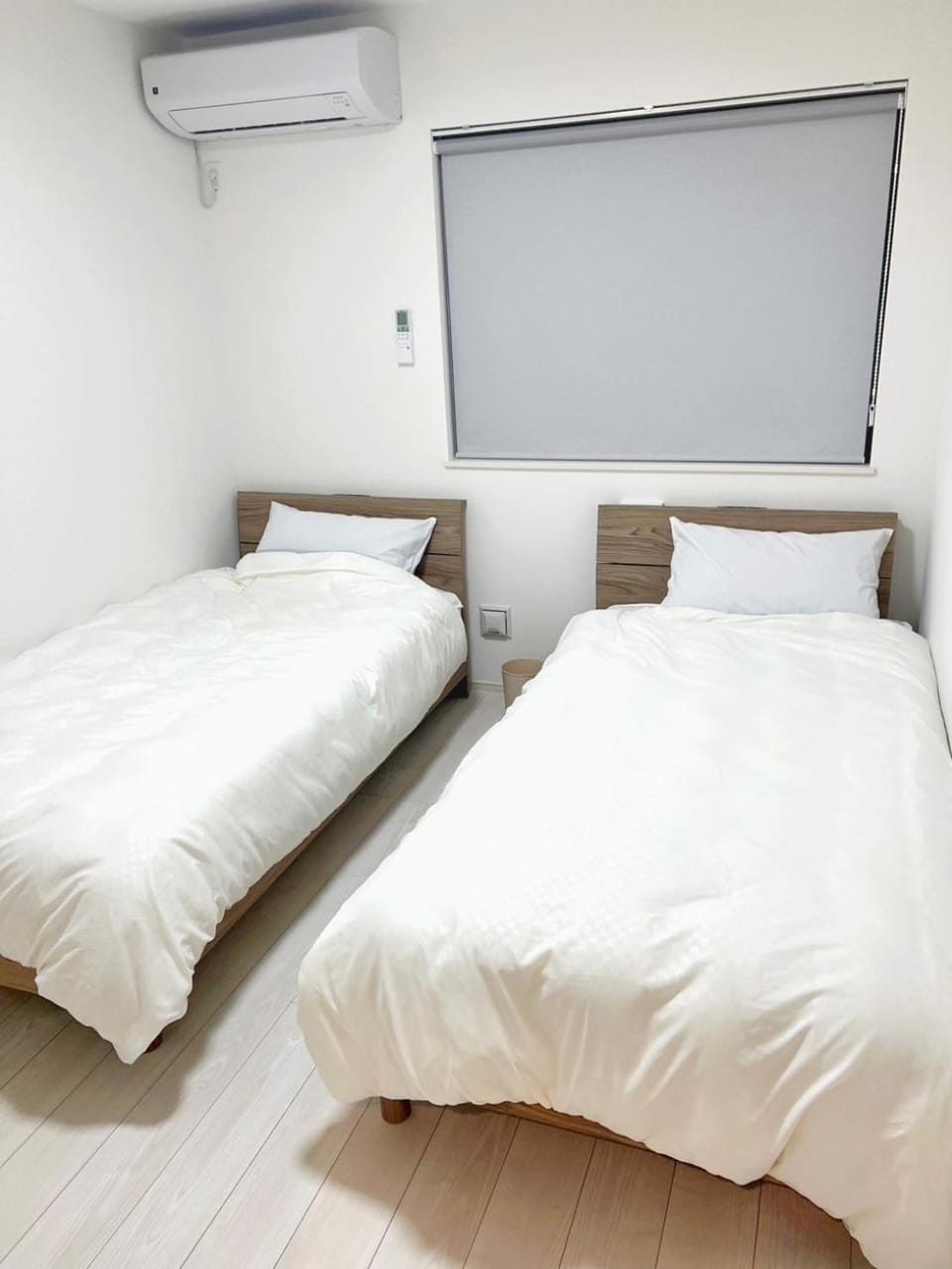 Bed, Photo of the whole room, Bedroom, air conditioner