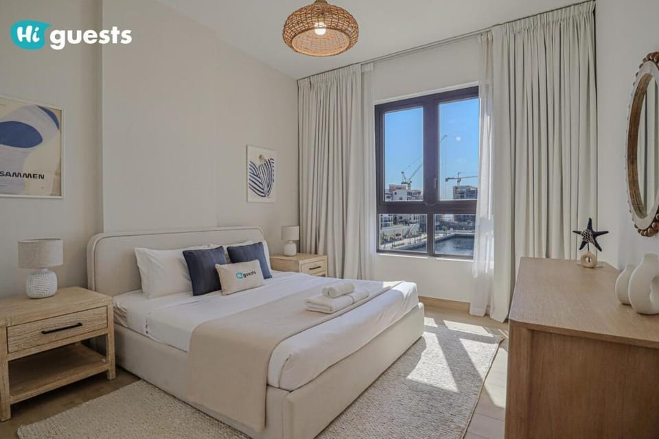 HiGuests - Elegant 1BR Retreat with Sea View in La Rive Apartment in Dubai