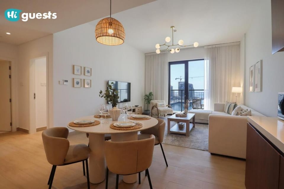 HiGuests - Elegant 1BR Retreat with Sea View in La Rive Apartment in Dubai