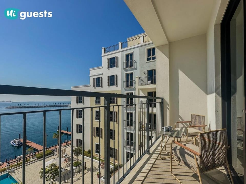 HiGuests - Elegant 1BR Retreat with Sea View in La Rive Apartment in Dubai