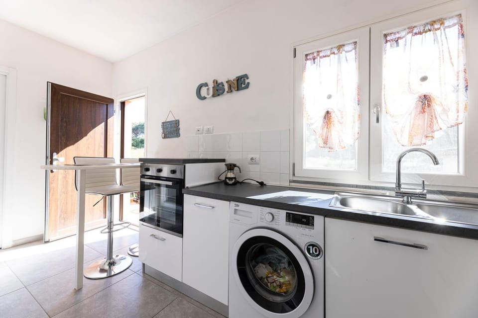 Kitchen or kitchenette, stove, washing machine