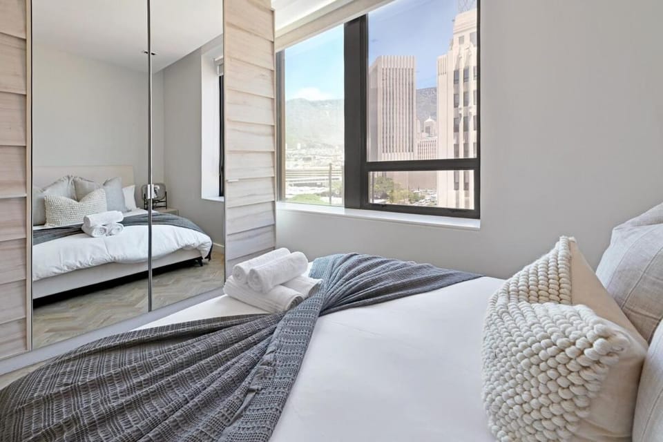 Imra - 1 Bed Hideaway in High-Rise with City Views Apartment in Cape Town