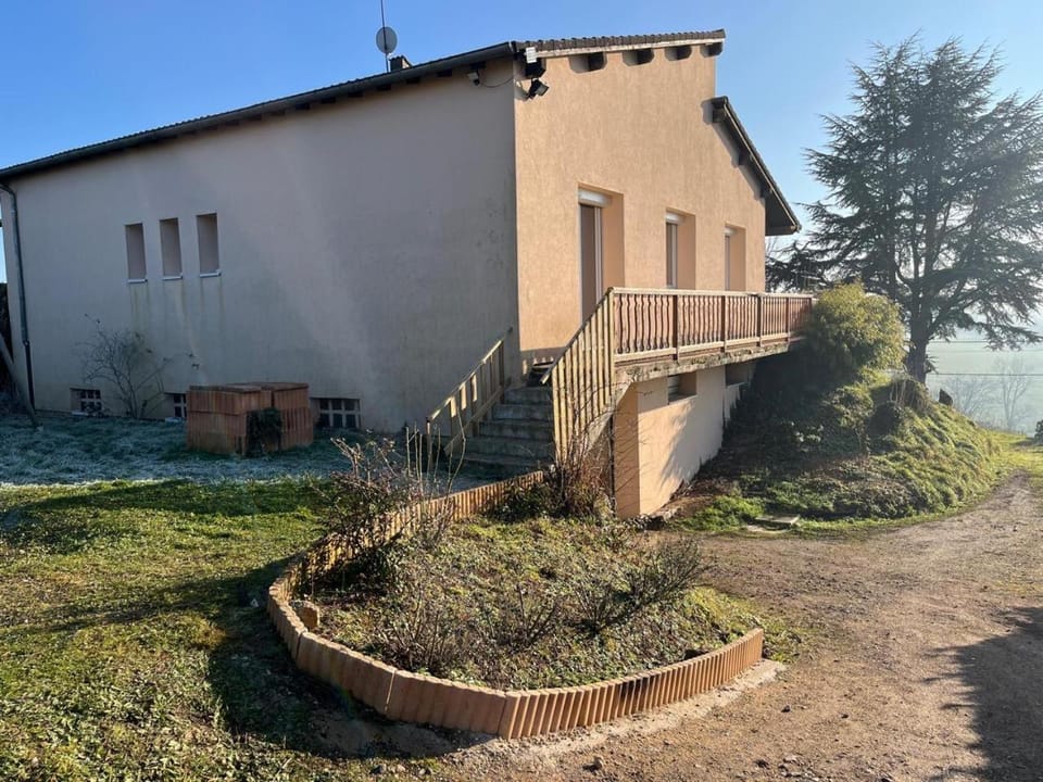 Villa au calme dans le beaujolais vert Villa in Auvergne-Rhône-Alpes