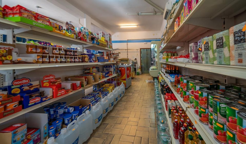 Supermarket/grocery shop
