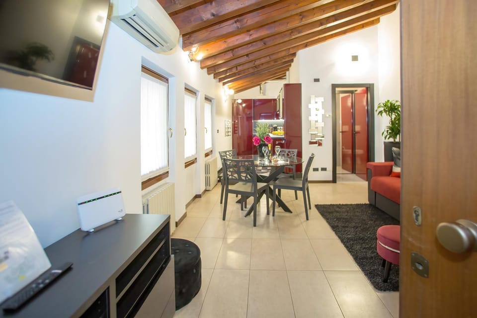 Living room, Seating area, Dining area