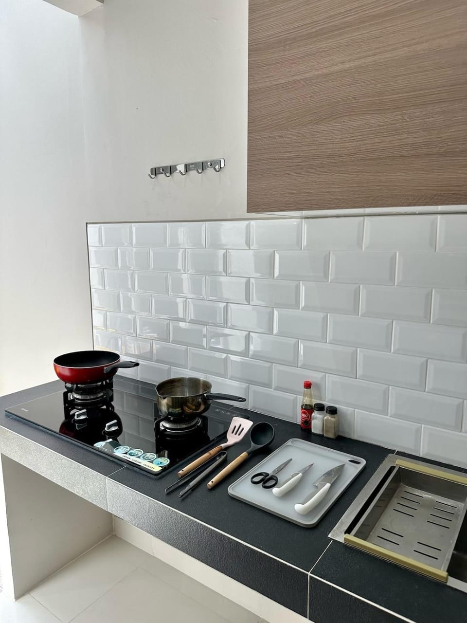 Kitchen or kitchenette, Food and drinks, Food, stove