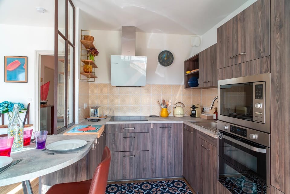 Kitchen or kitchenette