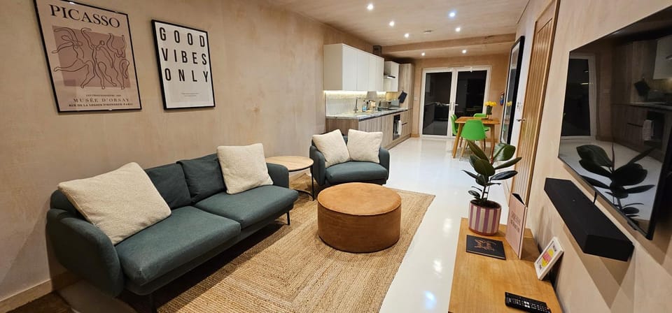 TV and multimedia, Living room, Seating area