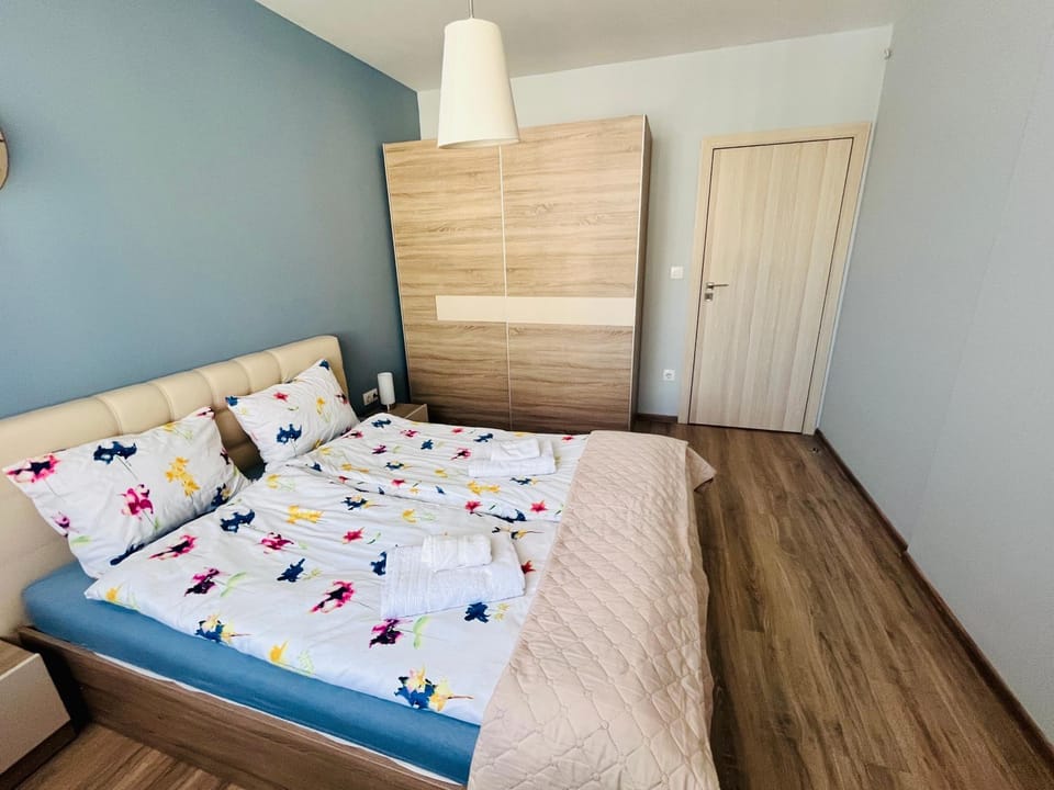 Bedroom, wardrobe