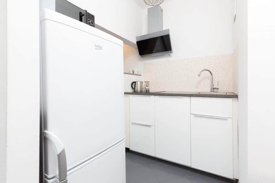 Kitchen or kitchenette, oven, stove