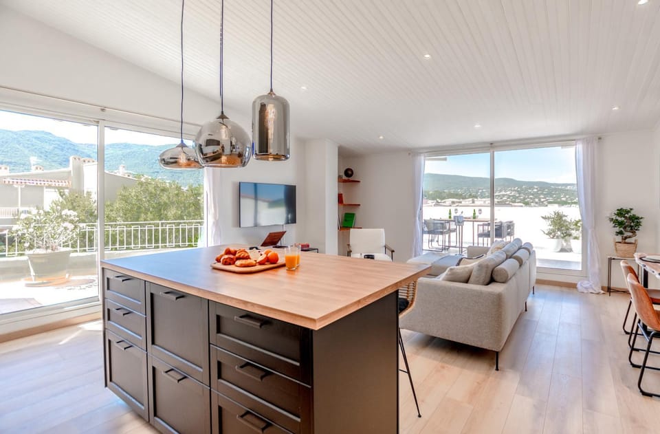 Living room, Mountain view