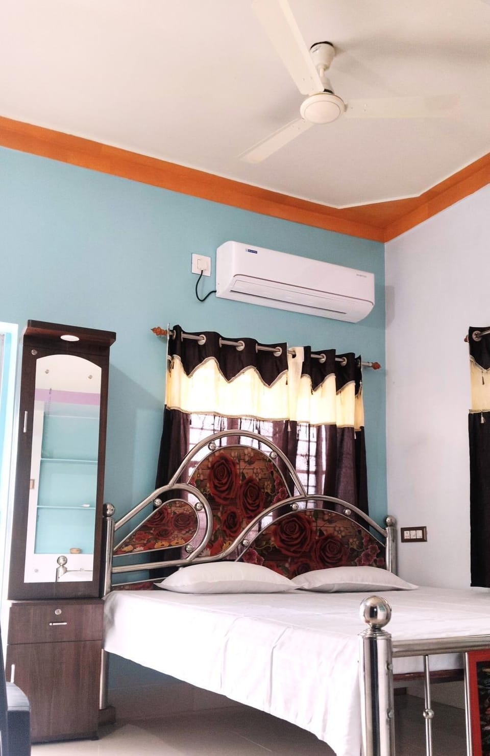 Bed, Photo of the whole room, Bedroom, air conditioner