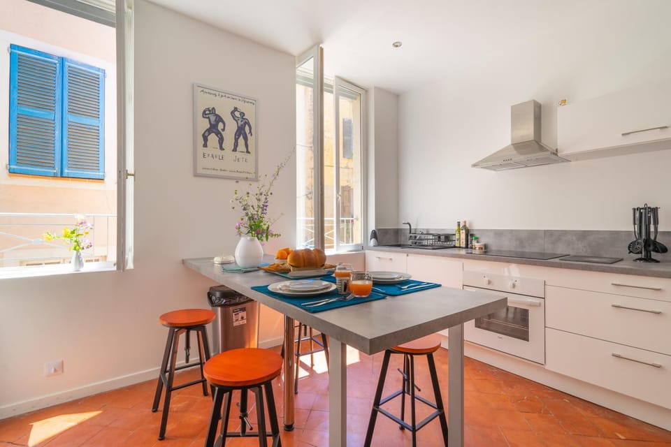 Kitchen or kitchenette, Dining area, dishwasher, stove