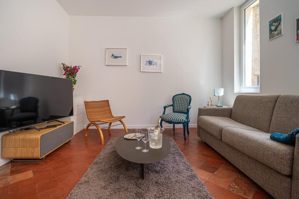 Communal lounge/ TV room, TV and multimedia, Living room, Seating area, Evening entertainment