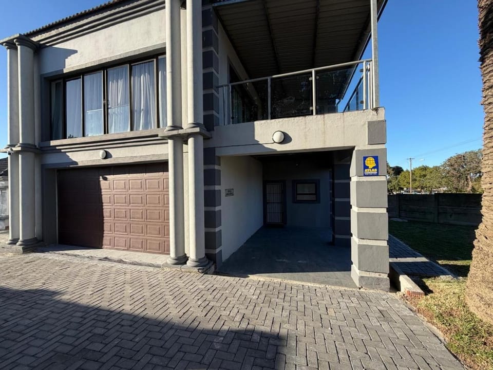 SERENITY on De La Rey Apartment in Port Elizabeth