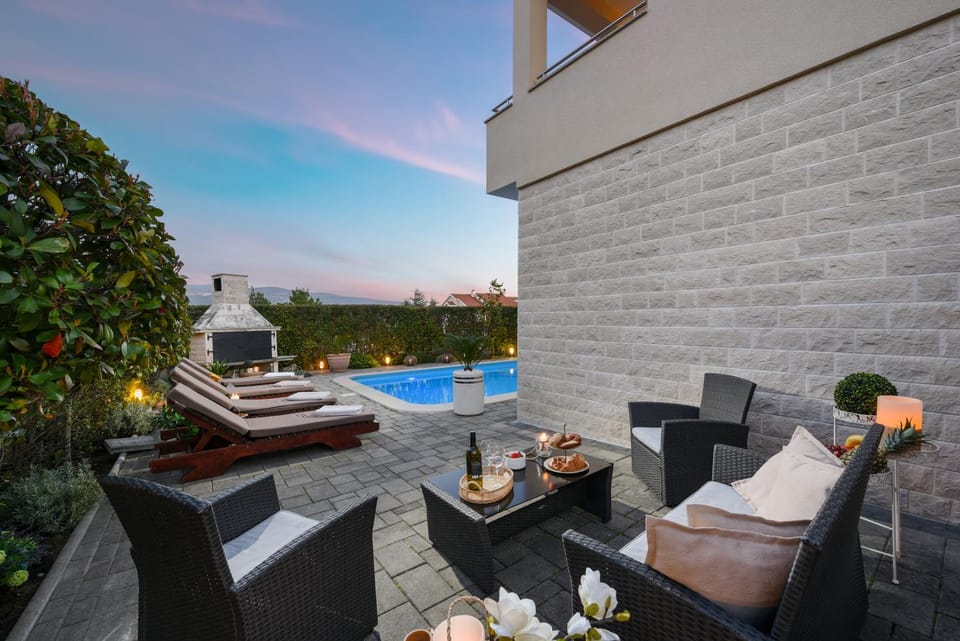 Property building, Patio, Natural landscape, View (from property/room), Balcony/Terrace, Food and drinks, Seating area, Pool view, Swimming pool, Drinks, Alcoholic drinks