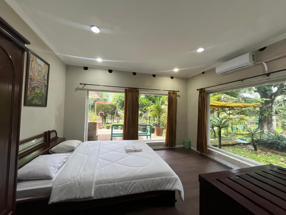 Bedroom, Garden view