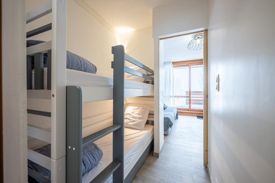 Bed, Photo of the whole room, Bedroom, bunk bed