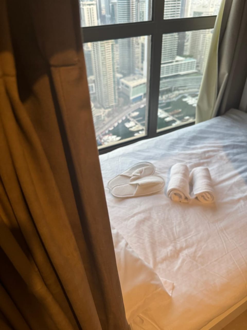 Bed, Bedroom, towels