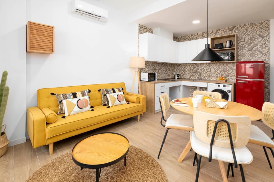 Kitchen or kitchenette, Living room, Seating area, Dining area, air conditioner