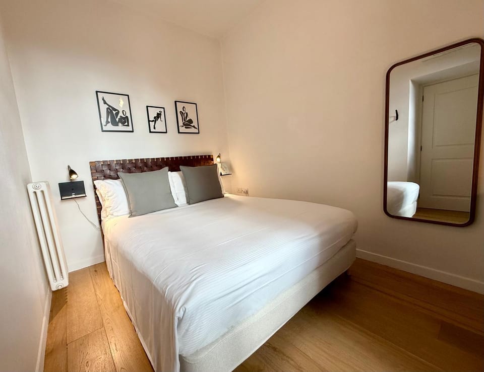 Bed, Photo of the whole room, Bedroom