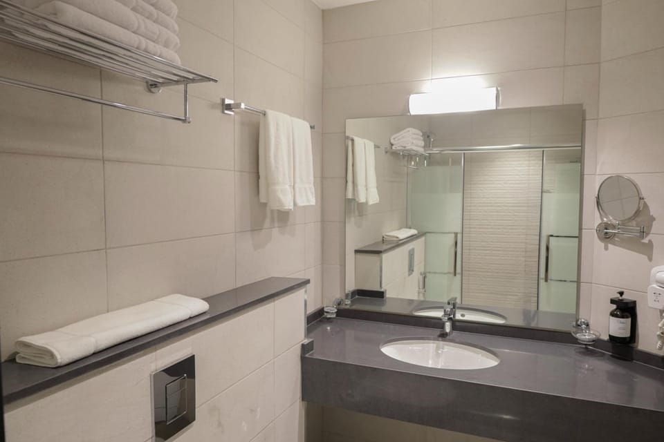 Shower, Bathroom, towels