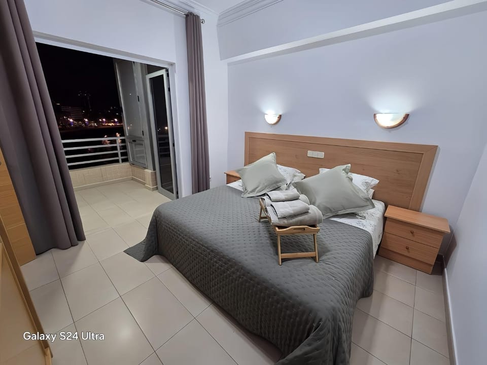 Bed, Balcony/Terrace, Bedroom