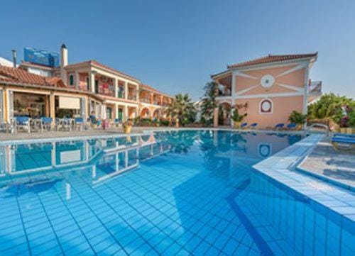 Property building, Day, Pool view, Swimming pool, sunbed