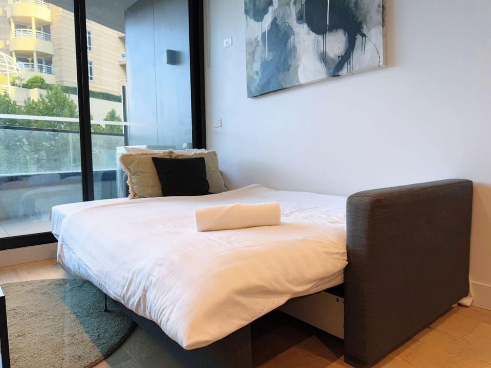 Bright & Modern 2BR Apt on Iconic Chapel Street Apartment in Melbourne
