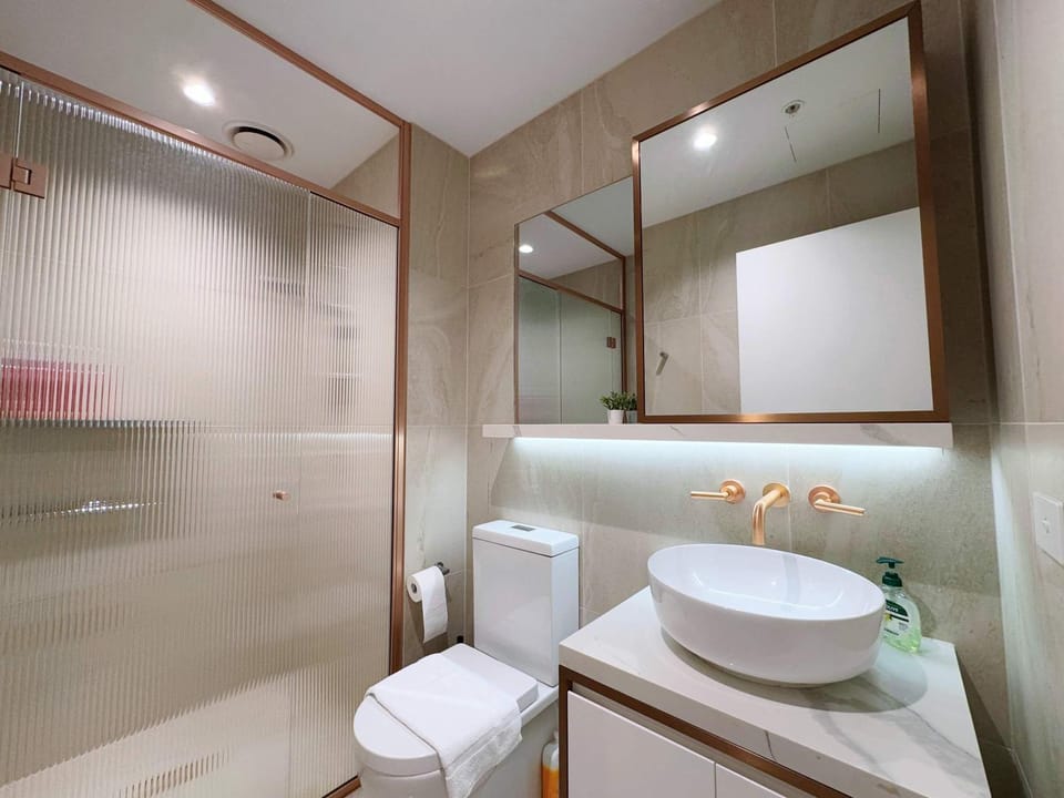 Bright & Modern 2BR Apt on Iconic Chapel Street Apartment in Melbourne