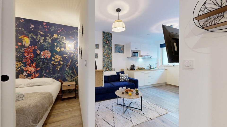 Bed, Living room, Bedroom