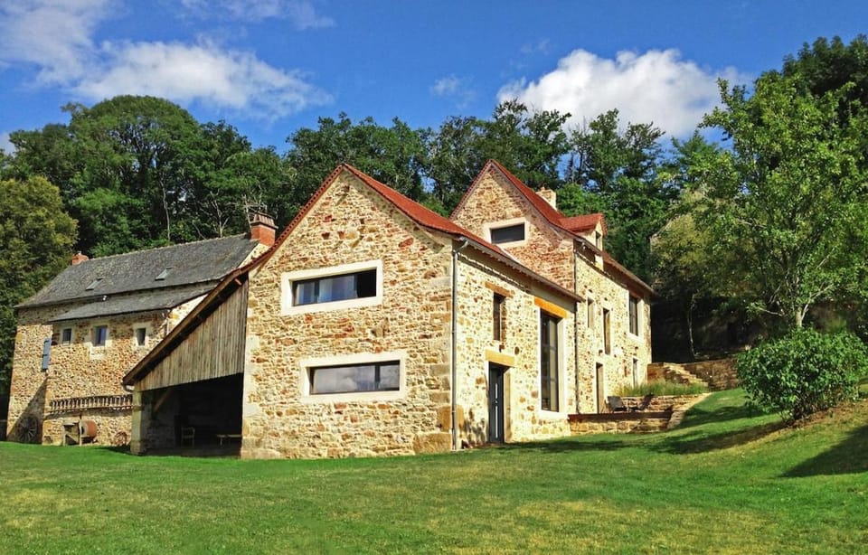 Les maisons d'en bas, piscine et jaccuzi House in Auvergne-Rhône-Alpes