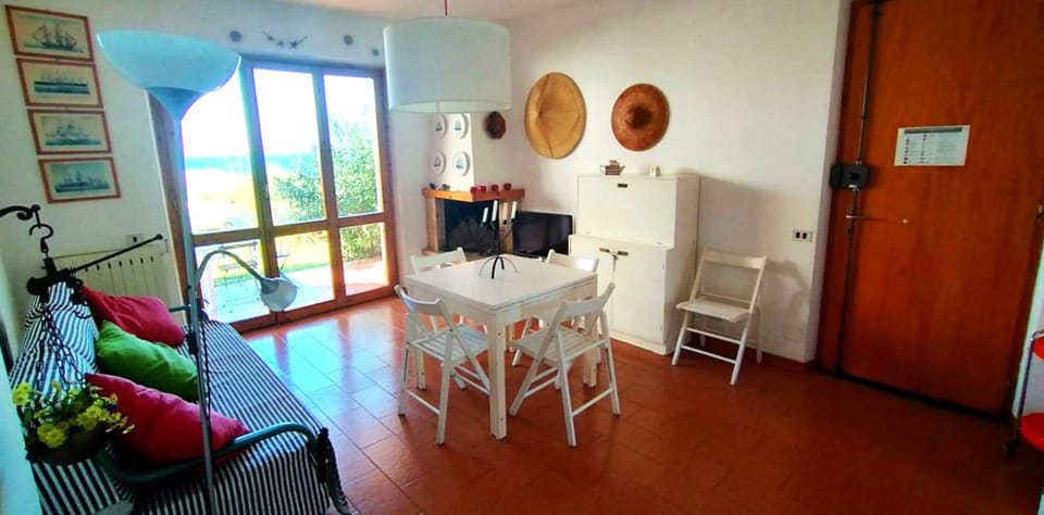 Seating area, Dining area